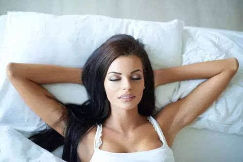 心理学：这六种睡觉姿势，暴露了你的内在性格和想法