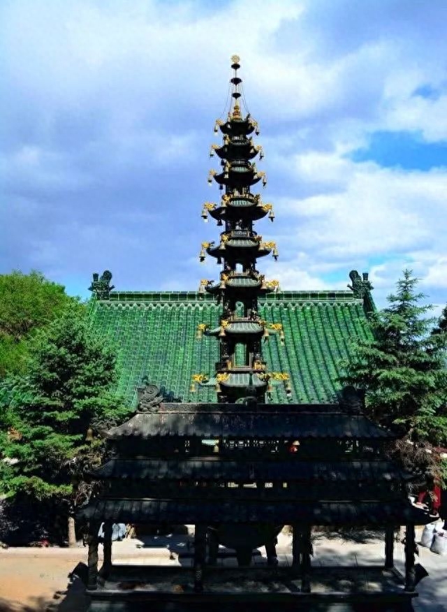 始建于辽代赤峰香山寺 ，群山环抱风水好 ，美的一塌糊涂